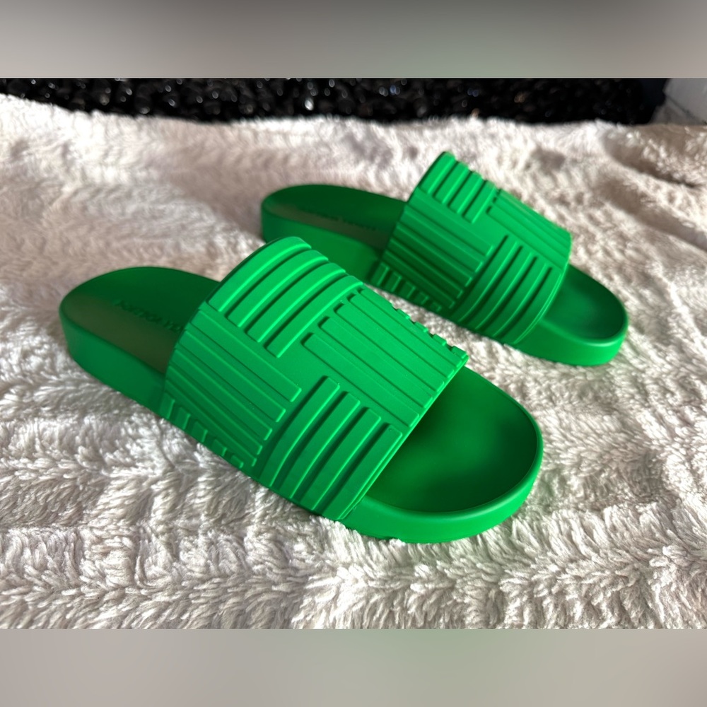 Bottega Veneta - Slider Embossed Rubber Green Slides - Picture 3 of 11